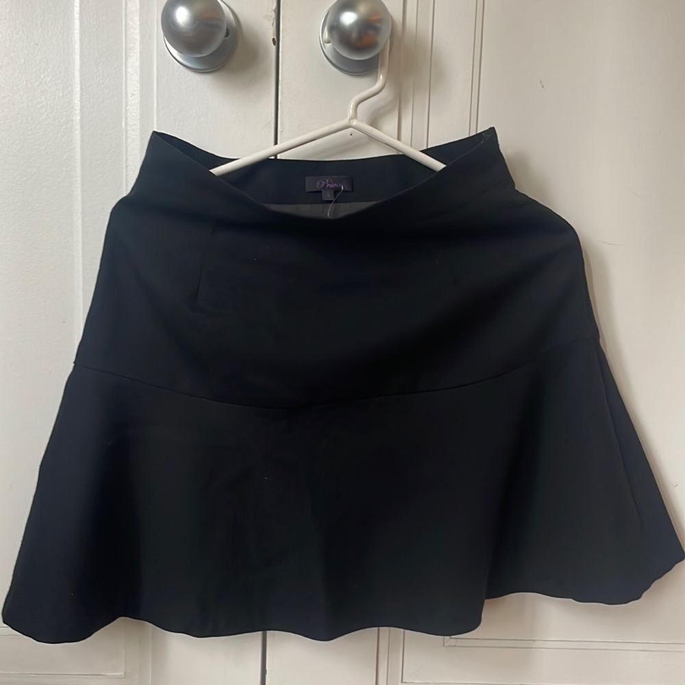 Black Privee work skirt with darts and pleats S